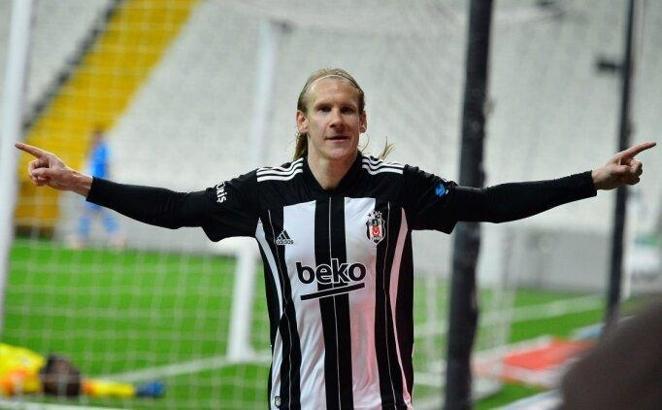Beşiktaş'ta Vida'nın sözleşmesi uzatılıyor