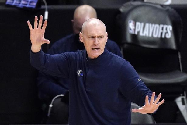 Dallas Mavericks'in başantrenörü Rick Carlisle istifa etti