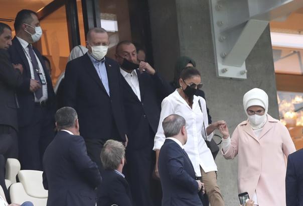 Cumhurbaşkanı Recep Tayyip Erdoğan, Milli Takım'ı yalnız bırakmadı