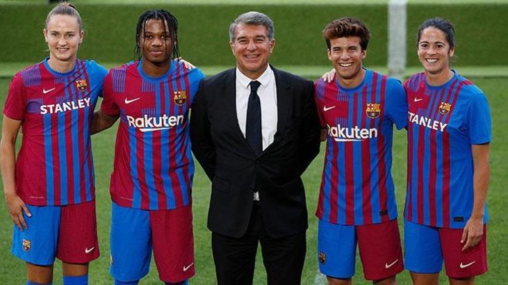 Barcelona, 2021-2022 sezonu formalarını tanıttı
