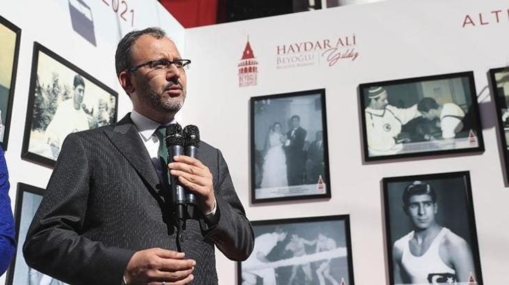 Bakan Kasapoğlu, milli atlet Ersu Şaşma'yı tebrik etti