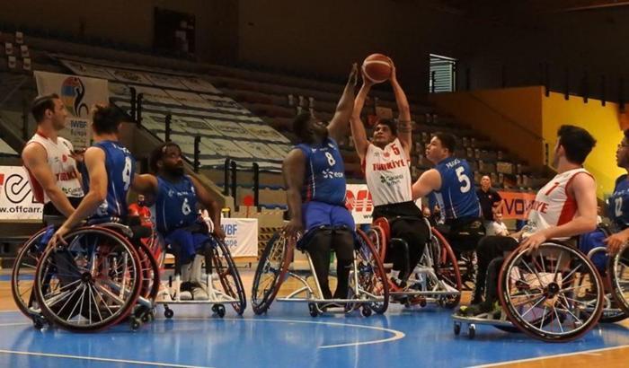Türkiye, Fransa'ya şans tanımadı: 62-53