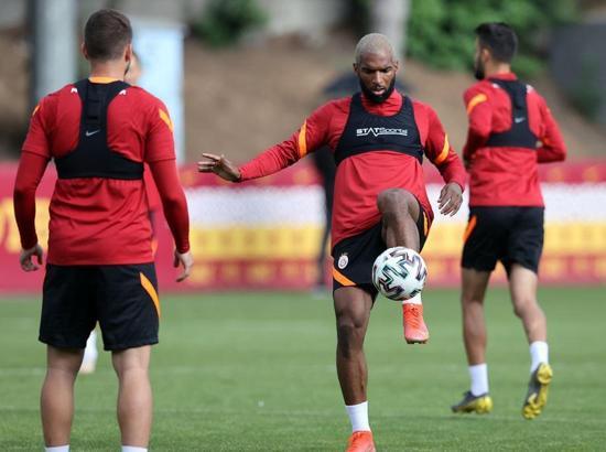 Galatasaray, 14 eksikle hazırlıklarını sürdürdü