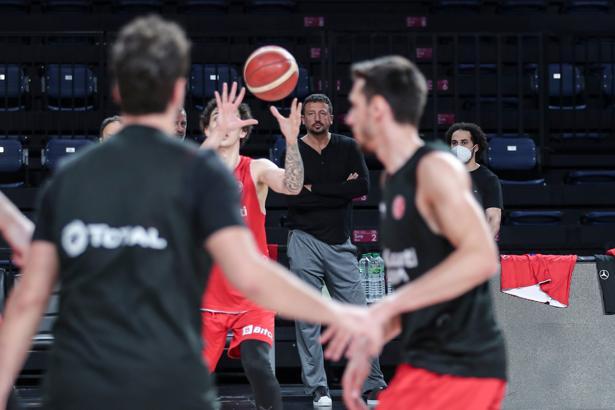 Hidayet Türkoğlu, A Milli Erkek Basketbol Takımı'nın antrenmanını takip etti