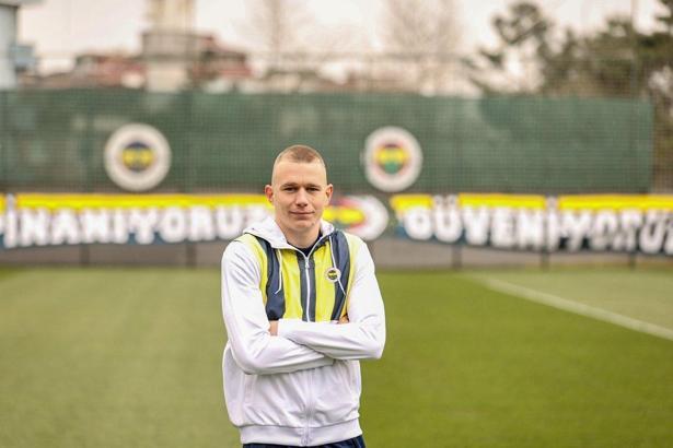 Son dakika - Leicester'ın transferde gözü Fenerbahçeli Szalai'de