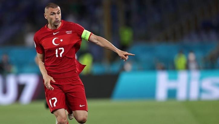 Burak Yılmaz, Türkiye - İtalya maçında yalnız kaldı