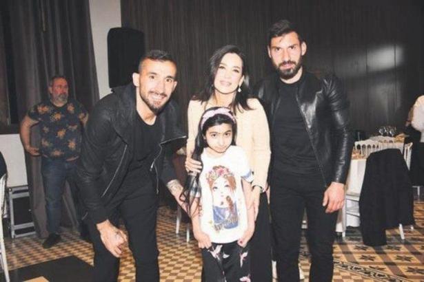 Mehmet Topal ile Şener Özbayraklı'dan sanatçılara destek