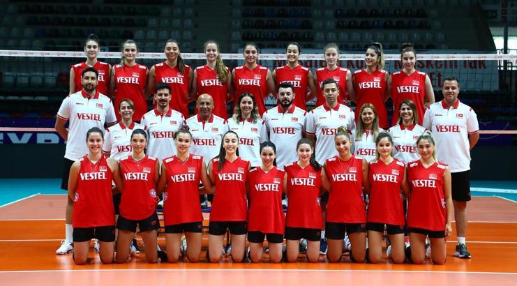 20 Yaş Altı Kız Milli Voleybol Takımı kampa girdi
