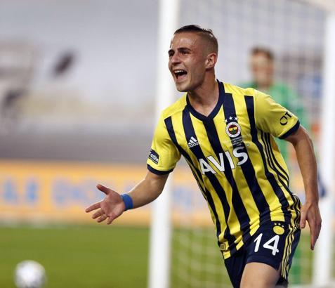 Son Dakika Lyon, Fenerbahçeli Pelkas için teklifini artırdı
