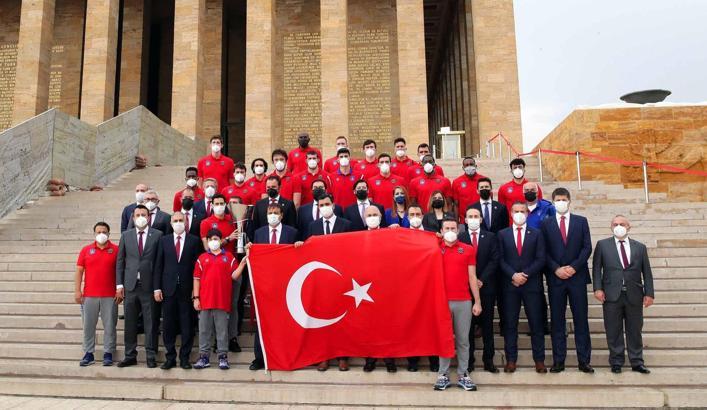 Anadolu Efes, EuroLeague kupasıyla Ata'nın huzuruna çıktı