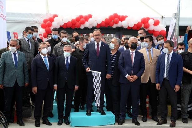 Bakan Kasapoğlu 'Atatürk ve İstiklal Yolu Yürüyüşü'ne katıldı