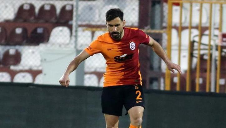 Şener Özbayraklı Başakşehir'le görüşüyor