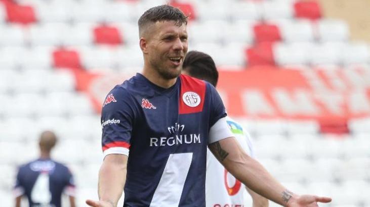 Podolski'ye sürpriz transfer teklifi