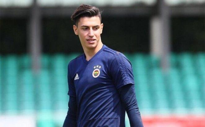 Fenerbahçe haberi: Berke Özer takımda kalıyor
