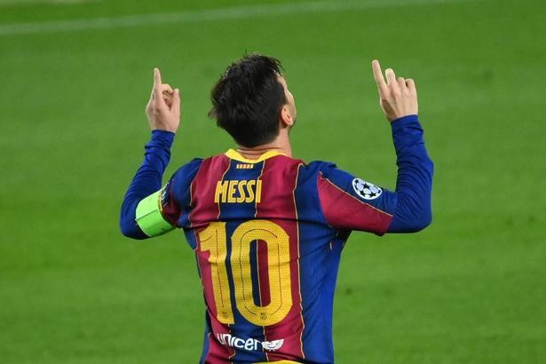 Barcelona'da Messi kalıyor