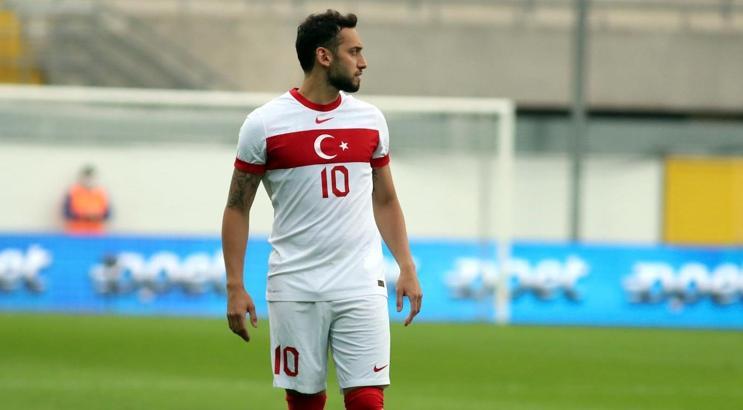 Hakan Çalhanoğlu: İtalya maçında korkarak top oynamayacağız!