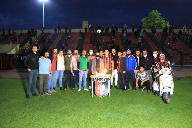 Uşakspor, 54. yıldönümünü taraftarıyla birlikte kutladı