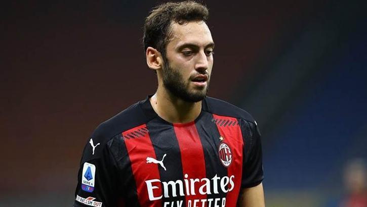 Manchester United, Hakan Çalhanoğlu'na teklif sundu