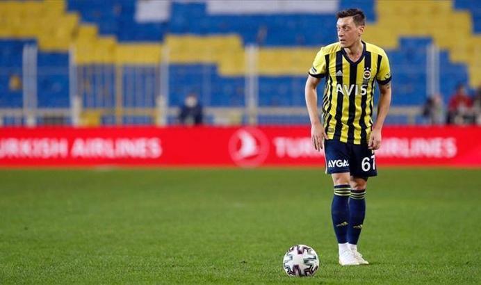 Fenerbahçe'de Mesut Özil çalışmalara başladı