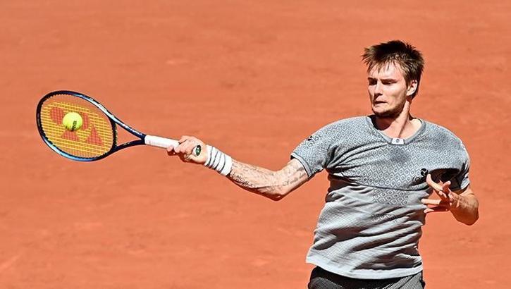 Medvedev, Roland Garros'ta ikinci turda