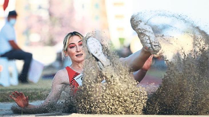 Tuğba Danışmaz'dan üç adım atlamada tarihi derece