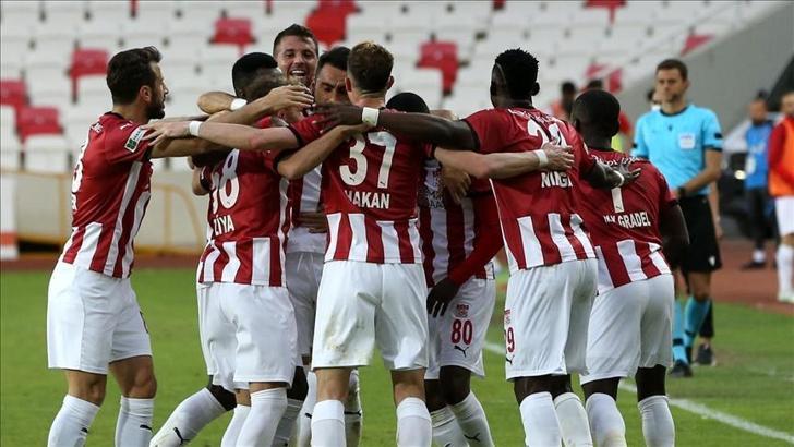 Sivasspor'da ilk hedef gruplara kalmak