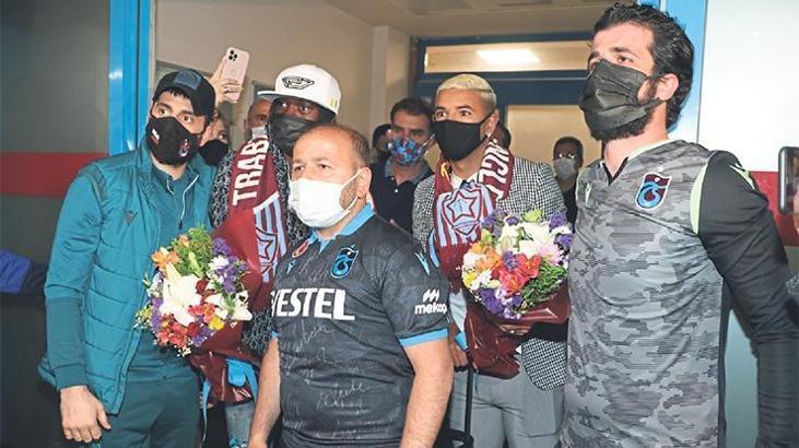 Trabzonspor'un yeni transferleri Gervinho ve Bruno Peres Trabzon'a geldi