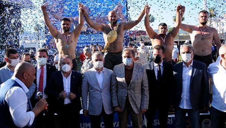 22. Kumluca Yağlı Güreşleri'nin başpehlivanı Orhan Okulu oldu