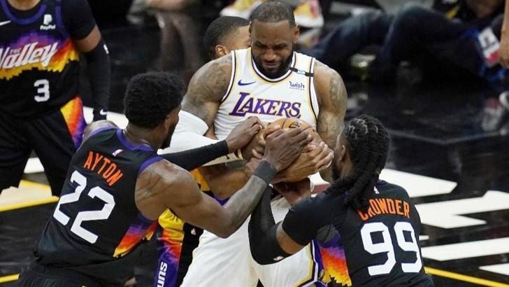 Lakers, Phoenix deplasmanında kaybederek başladı