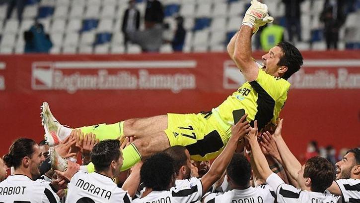 Juventus efsanesi Gianluigi Buffon'a kupayla veda!