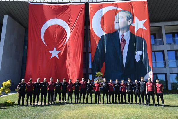 Ümit Milli Takım'dan 19 Mayıs kutlaması