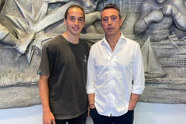 Fenerbahçe, Arda Okan Kurtulan'ı profesyonel yaptı! 3 yıllık imza...
