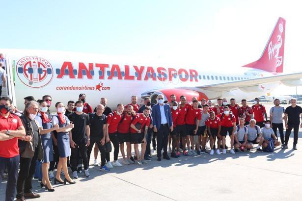 Antalyaspor, özel takım uçağı ile İzmir'e hareket etti