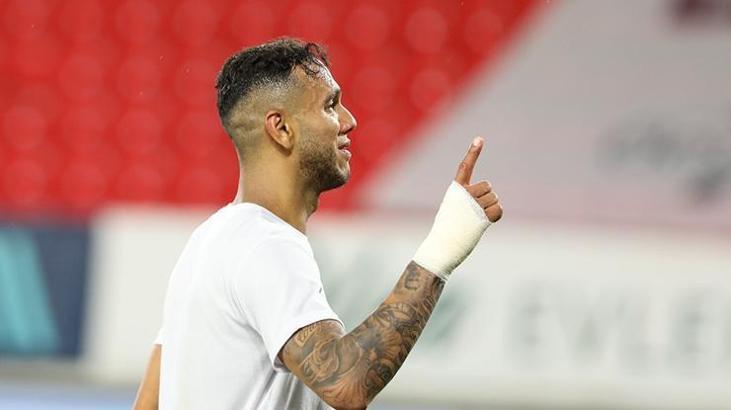 Josef de Souza takımı ileri taşıdı