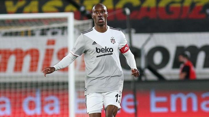 Atiba Hutchinson şampiyonlukla döndü