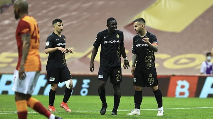 Adem Büyük ilk şutta Galatasaray'ı yaktı!