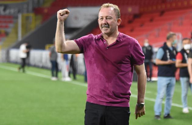 Süper Lig'e Türk teknik damgası! Sergen Yalçın geleneği sürdürdü!