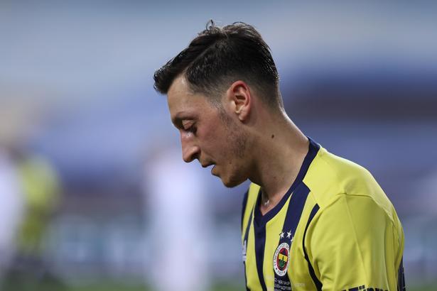 Fenerbahçe'de Mesut Özil, Kayserispor maçında neden yok?