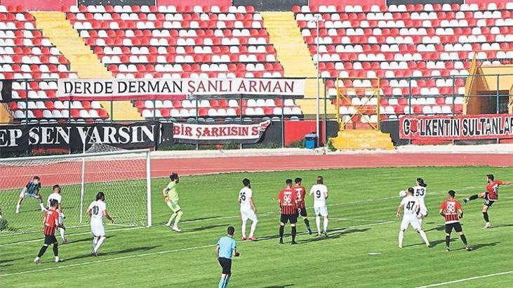 Sakaryaspor final yolunu yarıladı!