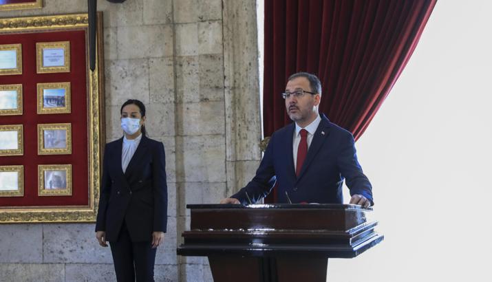 Bakan Kasapoğlu: Bütün Türkiye, hep bir ağızdan İstiklal Marşı'mızı okuyacağız!