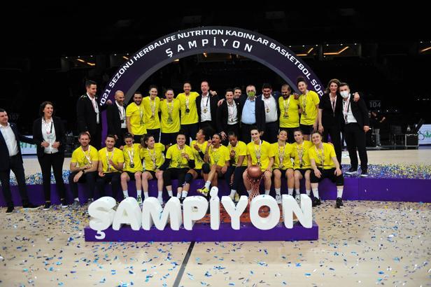 Bakan Kasapoğlu'ndan şampiyon Fenerbahçe'ye tebrik