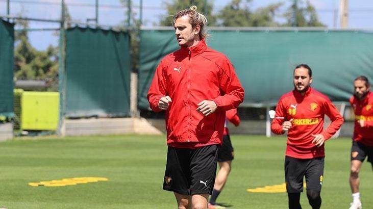 Göztepe, Atınç Nukan'ın sözleşmesini uzattı