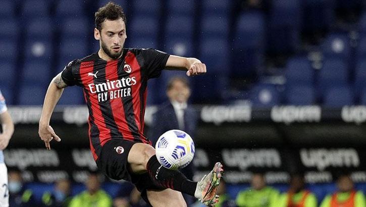 Arsenal, Hakan Çalhanoğlu ile sözleşme imzalayacak