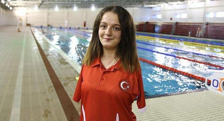 Sümeyye Boyacı, Dünya Paralimpik Yüzme Şampiyonası'nda ikinci oldu