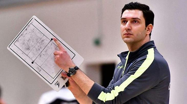 Ferhat Akbaş, Polonya'da yılın en başarılı başantrenörü seçildi