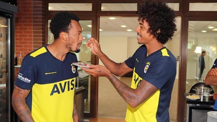Gustavo'dan Jailson'a yakın ilgi