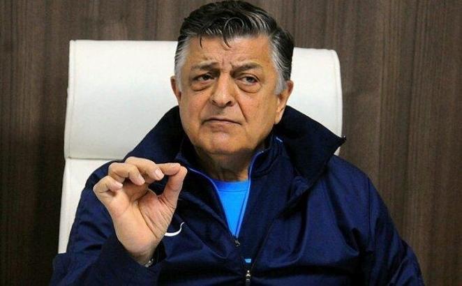 Yılmaz Vural online idmanları anbean takip ediyor