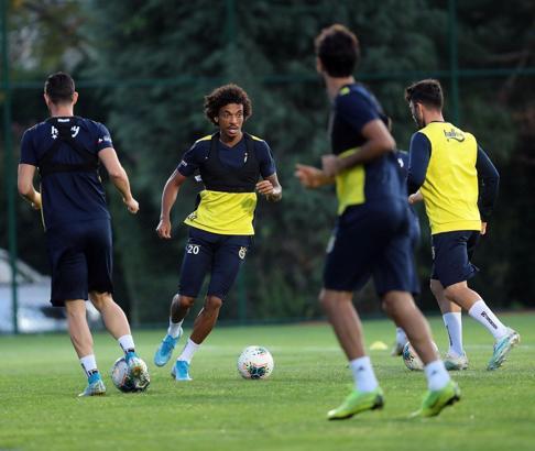 Fenerbahçe'de Luiz Gustovo göreve hazır
