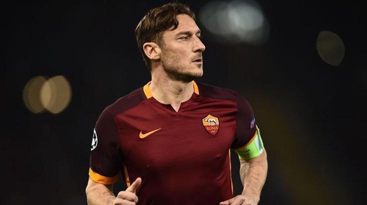 Francesco Totti, bir yıl bedava çalışmayı önerdi