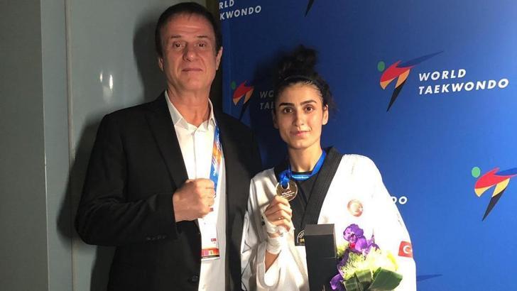 Tekvandoda Hatice Kübra İlgün, altın vuruşla şampiyon oldu